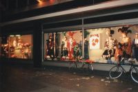1990 Onze etalages bij Vroom en Dreesmann in de Vrijstraat 1990 Onze etalages bij Vroom en Dreesmann in de Vrijstraat